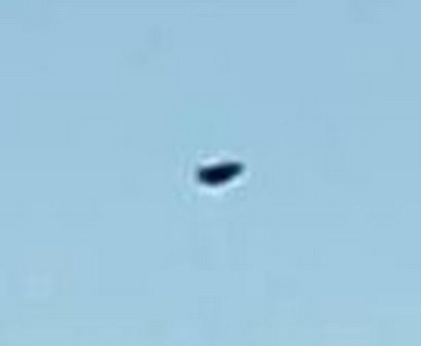 Mysterious UFO spotted hovering above Ayrshire snow-capped hills | Tall ...